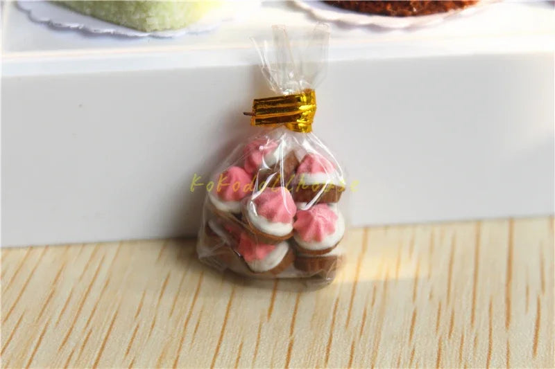 1/12 Scale Dollhouse Miniature Cake Pretend Play Kitchen Mini Dessert Food for Blyth BJD Doll Accessories Toy