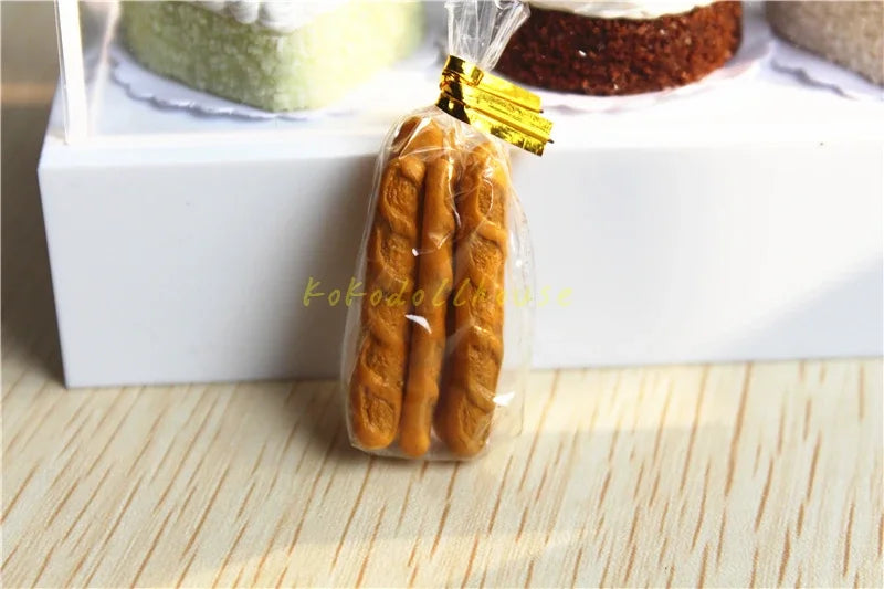 1/12 Scale Dollhouse Miniature Cake Pretend Play Kitchen Mini Dessert Food for Blyth BJD Doll Accessories Toy