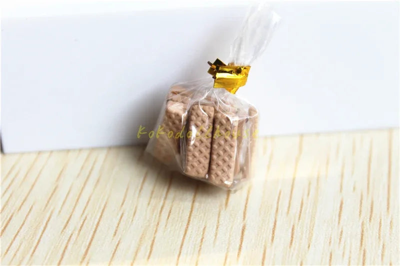 1/12 Scale Dollhouse Miniature Cake Pretend Play Kitchen Mini Dessert Food for Blyth BJD Doll Accessories Toy
