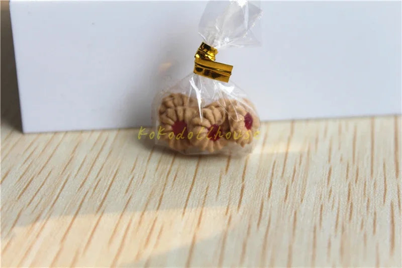 1/12 Scale Dollhouse Miniature Cake Pretend Play Kitchen Mini Dessert Food for Blyth BJD Doll Accessories Toy
